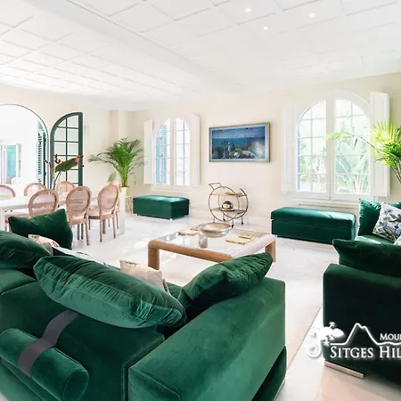 Villa De Leones In Heart Of By And Town With A/c And Games