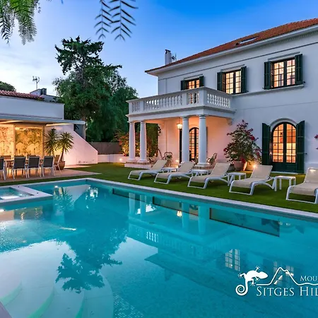 De Leones In Heart Of By And Town With A/c And Games