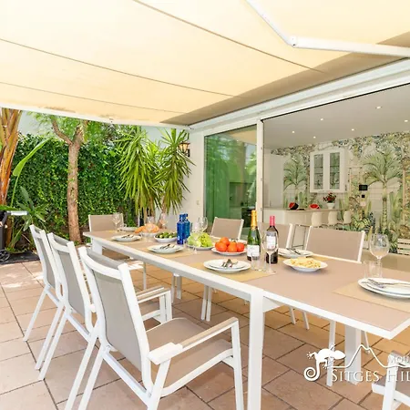 Villa De Leones In Heart Of By And Town With A/c And Games *