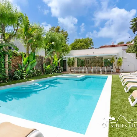 Villa De Leones In Heart Of By And Town With A/c And Games Sitges