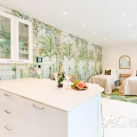 De Leones In Heart Of By And Town With A/c And Games *