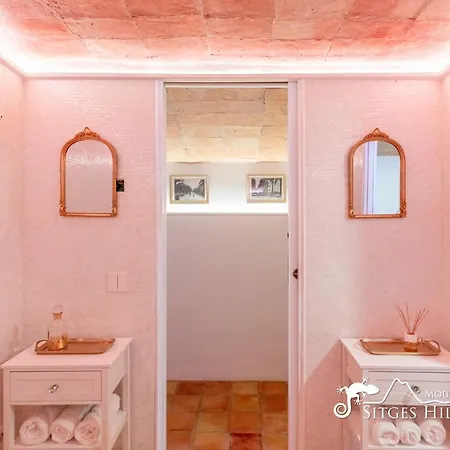 Villa De Leones In Heart Of By And Town With A/c And Games *