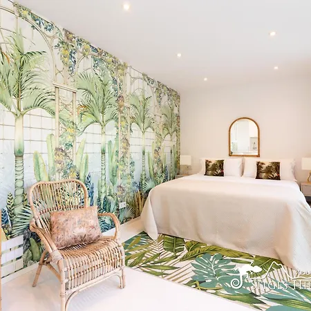 De Leones In Heart Of By And Town With A/c And Games Villa *