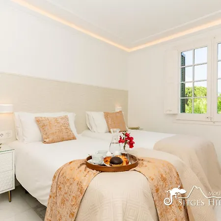 De Leones In Heart Of By And Town With A/c And Games *