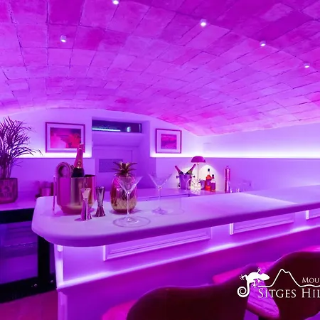 Villa De Leones In Heart Of By And Town With A/c And Games