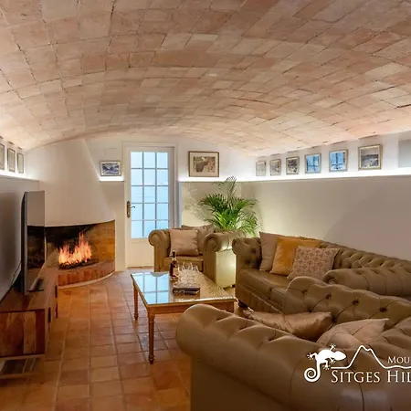 Villa De Leones In Heart Of By And Town With A/c And Games *