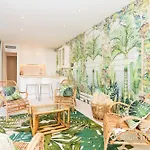 De Leones In Heart Of By And Town With A/c And Games Villa Sitges