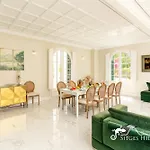 De Leones In Heart Of By And Town With A/c And Games Villa *
