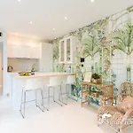 De Leones In Heart Of By And Town With A/c And Games Villa *