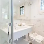 De Leones In Heart Of By And Town With A/c And Games Villa Sitges