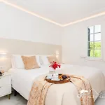 De Leones In Heart Of By And Town With A/c And Games Villa Sitges