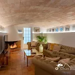 Villa De Leones In Heart Of By And Town With A/c And Games *
