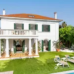 Villa De Leones In Heart Of By And Town With A/c And Games Sitges
