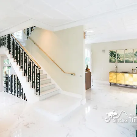 De Leones In Heart Of By And Town With A/c And Games Vila *