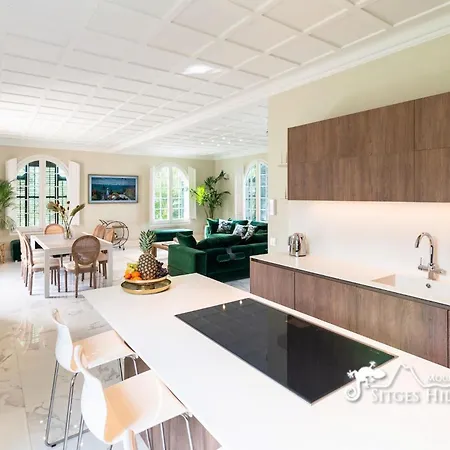 De Leones In Heart Of By And Town With A/c And Games Vila