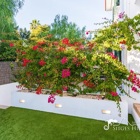 Vila De Leones In Heart Of By And Town With A/c And Games Sitges