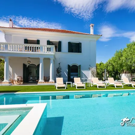 Villa De Leones In Heart Of By And Town With A/c And Games