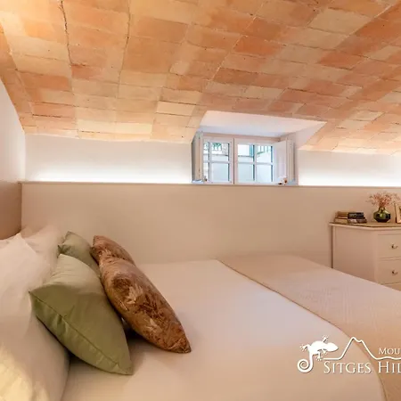 De Leones In Heart Of By And Town With A/c And Games Vila