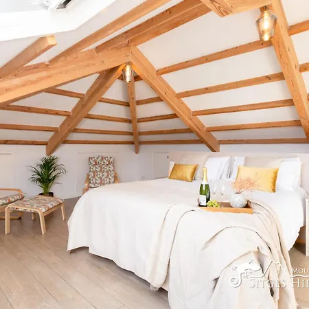 De Leones In Heart Of By And Town With A/c And Games * Sitges