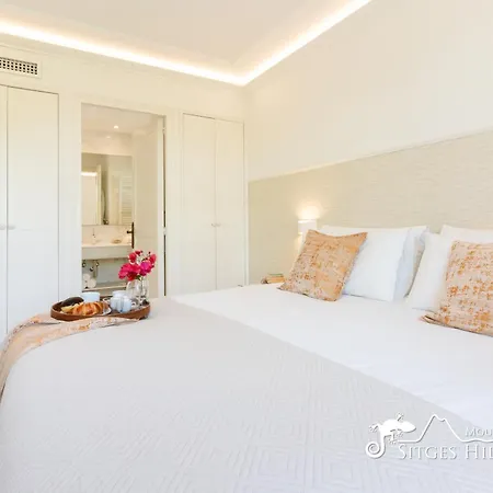 De Leones In Heart Of By And Town With A/c And Games *