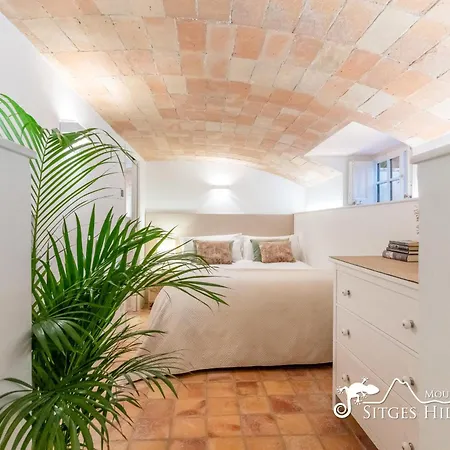 De Leones In Heart Of By And Town With A/c And Games Vila