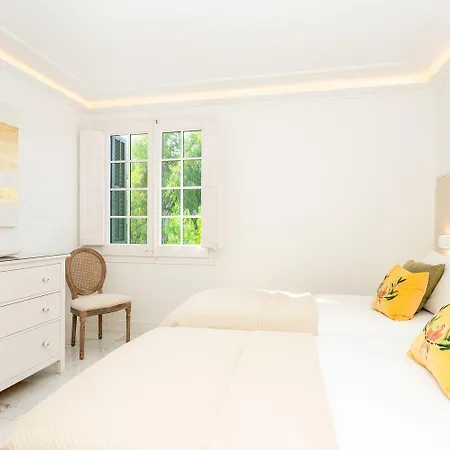 Villa De Leones In Heart Of By And Town With Ac & Games Sitges