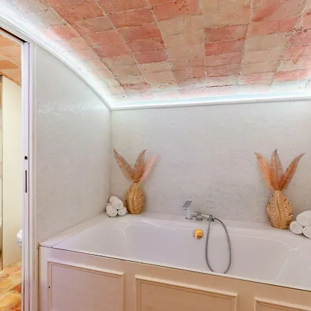Villa De Leones In Heart Of By And Town With Ac & Games Sitges