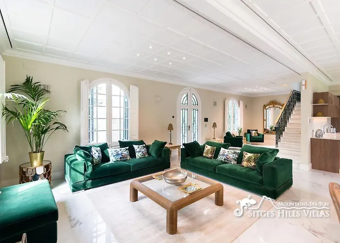 De Leones In Heart Of By And Town With A/c And Games