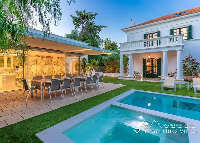 De Leones In Heart Of By And Town With A/c And Games 别墅 锡切斯