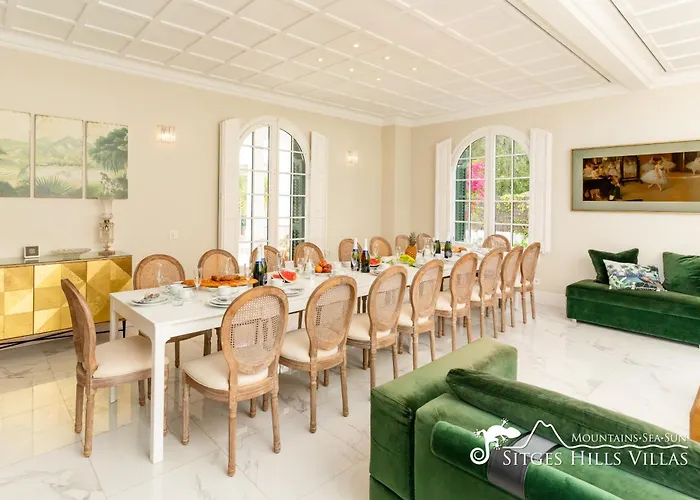 De Leones In Heart Of By And Town With A/c And Games 别墅 锡切斯