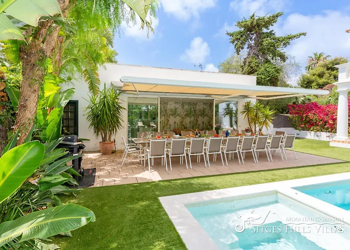 De Leones In Heart Of By And Town With A/c And Games 别墅 锡切斯