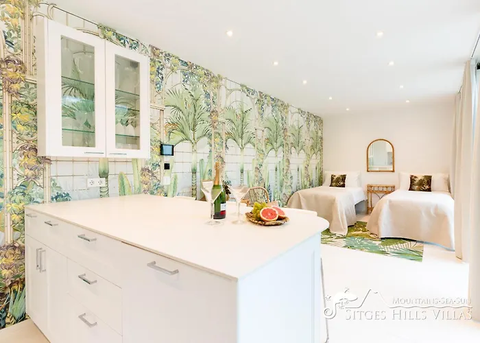 De Leones In Heart Of By And Town With A/c And Games *