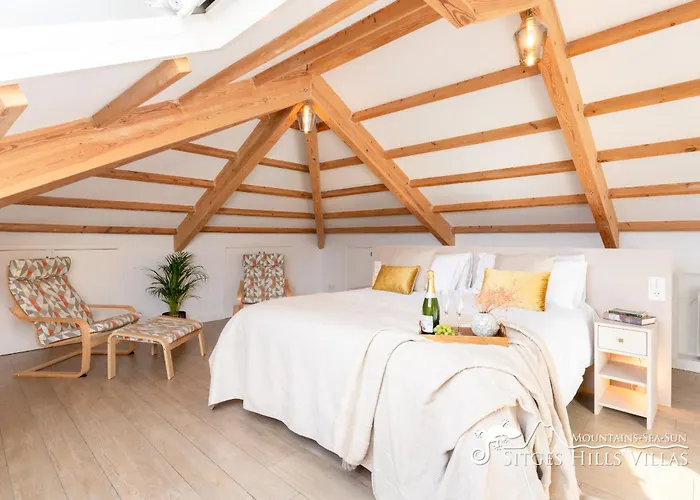 De Leones In Heart Of By And Town With A/c And Games * 锡切斯