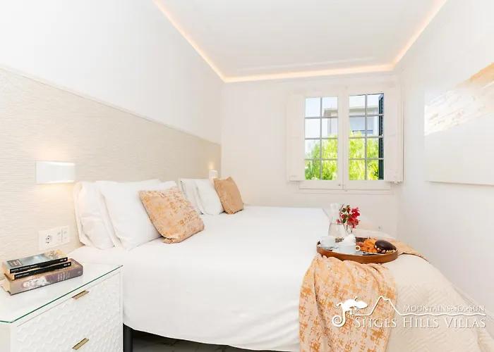 De Leones In Heart Of By And Town With A/c And Games