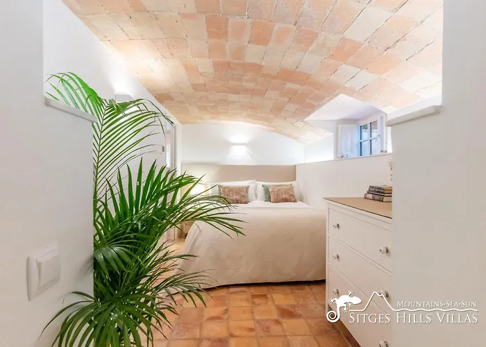 De Leones In Heart Of By And Town With A/c And Games 别墅