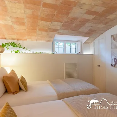 Villa De Leones In Heart Of By And Town With A/c And Games