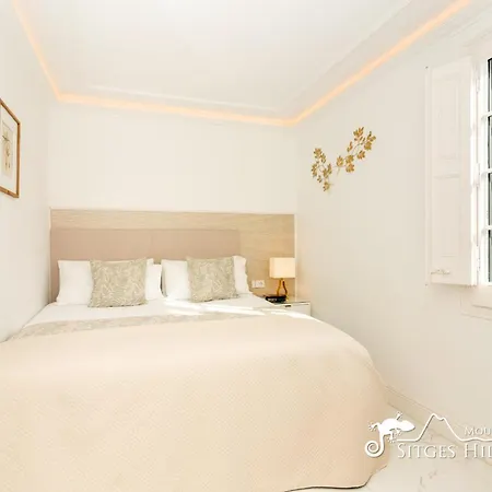 De Leones In Heart Of By And Town With A/c And Games * Sitges