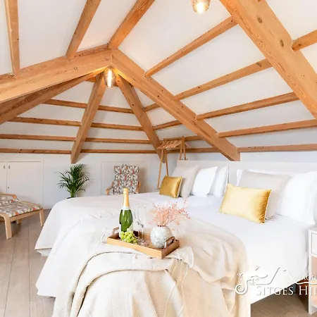 Villa De Leones In Heart Of By And Town With A/c And Games Sitges