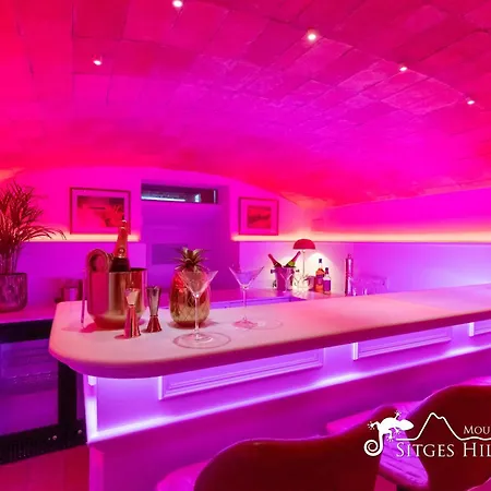 Villa De Leones In Heart Of By And Town With A/c And Games