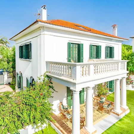 De Leones In Heart Of By And Town With Ac & Games Villa Sitges