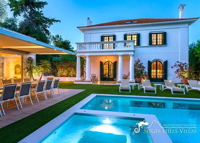 Villa De Leones In Heart Of By And Town With A/c And Games Sitges