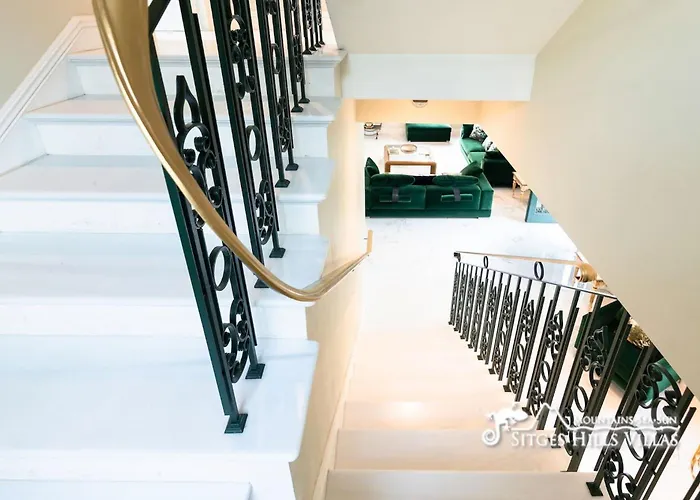 De Leones In Heart Of By And Town With A/c And Games *