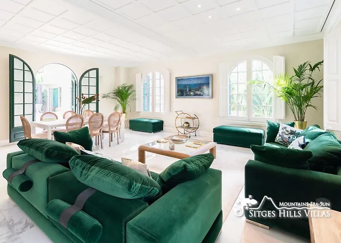 Villa De Leones In Heart Of By And Town With A/c And Games