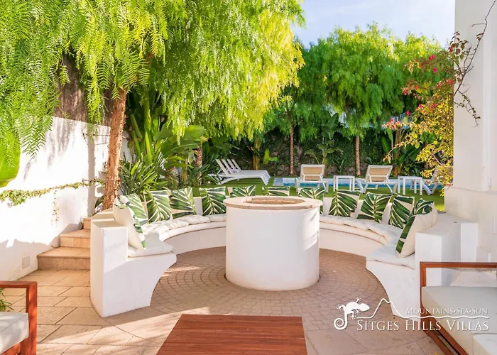 Villa De Leones In Heart Of By And Town With A/c And Games *