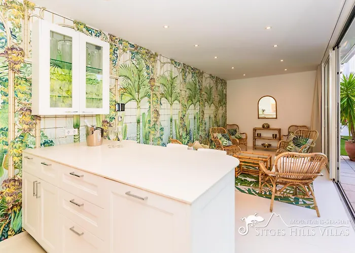 Villa De Leones In Heart Of By And Town With A/c And Games *