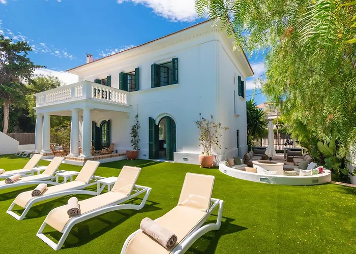 Villa De Leones In Heart Of By And Town With A/c And Games Sitges