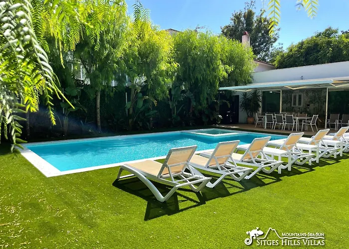 Villa De Leones In Heart Of By And Town With A/c And Games