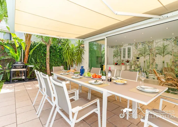 Villa De Leones In Heart Of By And Town With A/c And Games *