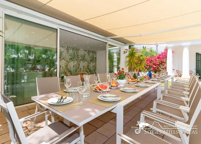 De Leones In Heart Of By And Town With A/c And Games * Sitges