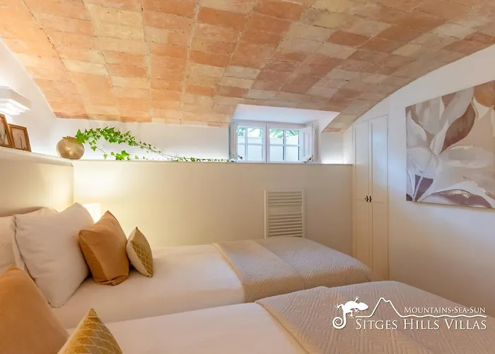 Villa De Leones In Heart Of By And Town With A/c And Games